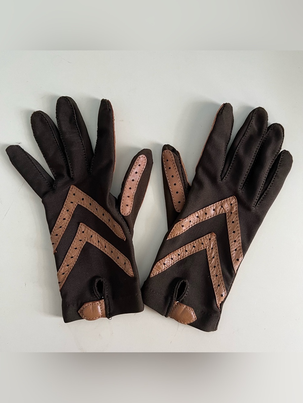 Vintage Isotoner by Aris Gloves Brown Tan Leather Trim Driving Gloves Size S